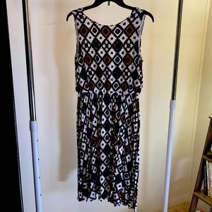 Lightweight dress with ruffle tie detail open v-back. Sz. M petite